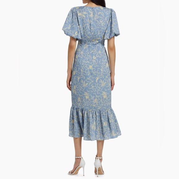 ASTR The Label

Modena Floral V-Neck Midi Dress - Picture 2 of 8